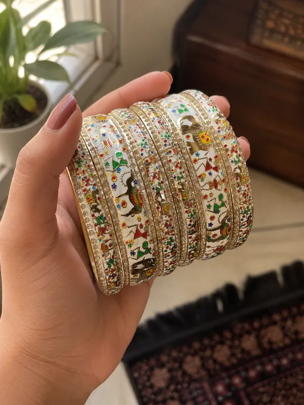 R𝐚𝐧𝐠𝐦𝐚𝐡𝐚𝐥_Hand-Painted_Floral_Brass_Bangle_Set