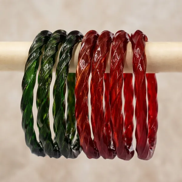 Red_And_Green_Glass_Twisted_Bangle_Set_Of_8_For_Women