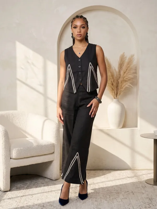 Black_Embellished_Two-Piece_Vest_And_Pant_Set_For_Women
