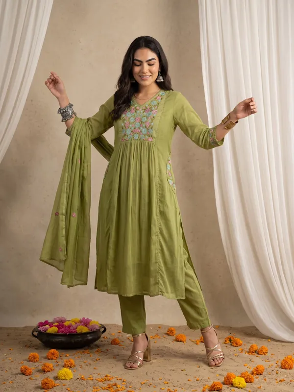 Green_Mul_Cotton_Embroidered_Anarkali_Kurta_Set_For_Women