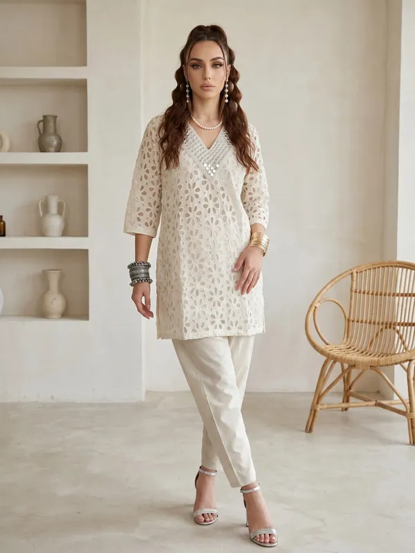 White_Cotton_Embroidered_Kurta_With_Pants_For_Women