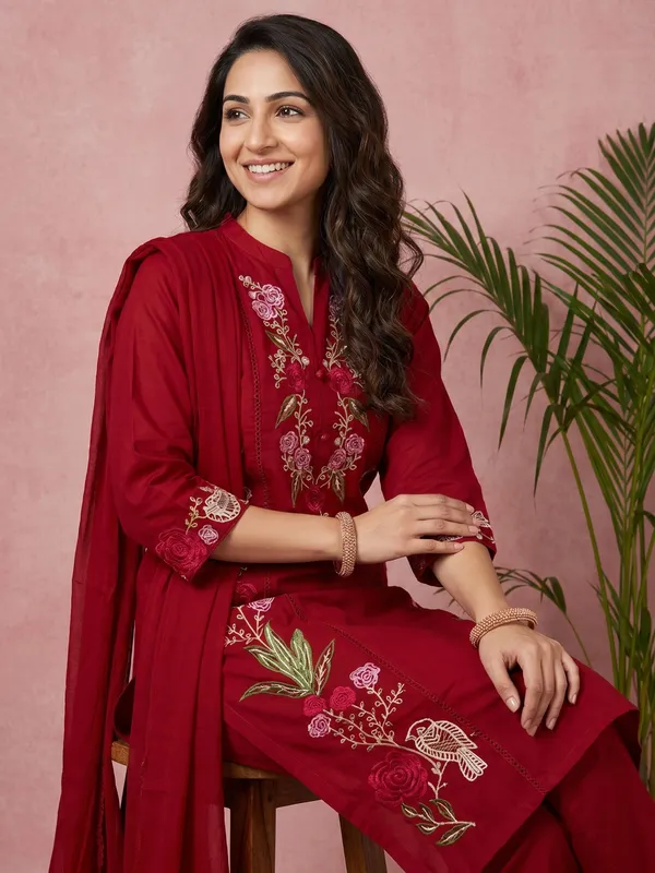 Red_Embroidered_Cotton_Kurta_Set_For_Women