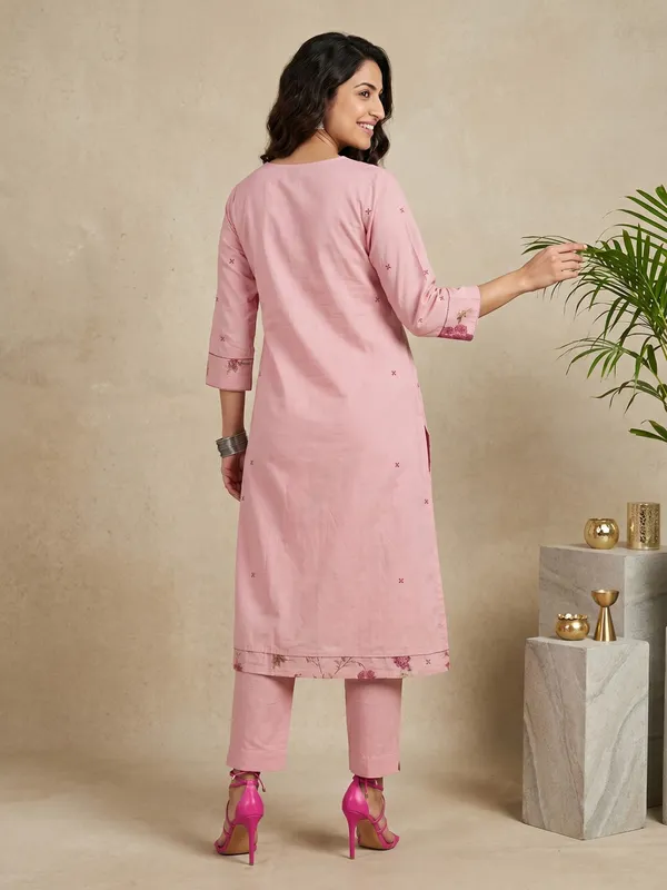 Pink_Floral_Embroidered_Cotton_Kurta_Set_For_Women