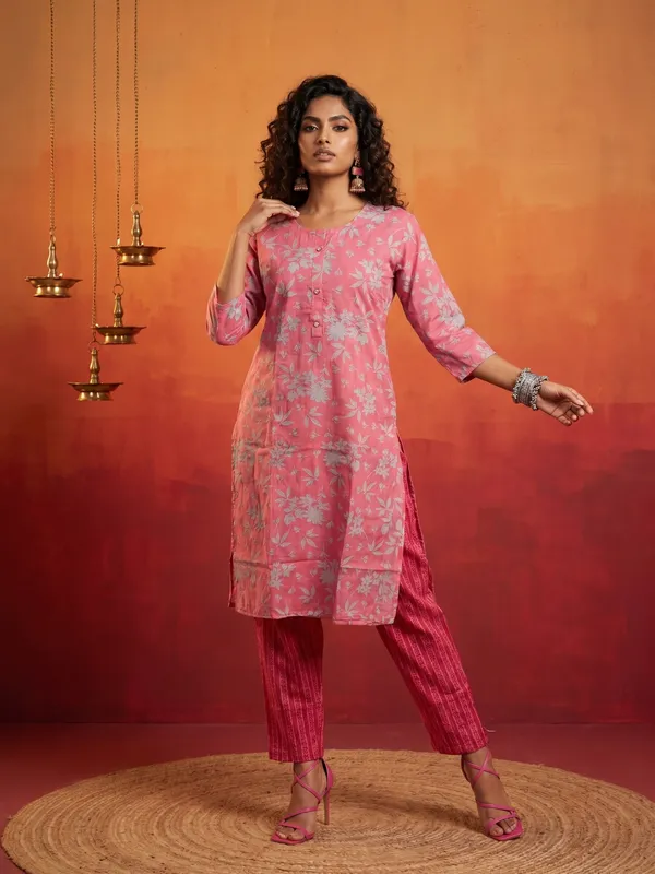 Pink_Floral_Print_Cotton_Kurta_Set_For_Women