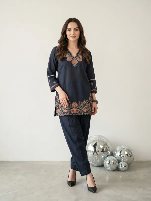 Black_Embroidered_Kurta_Set_For_Women