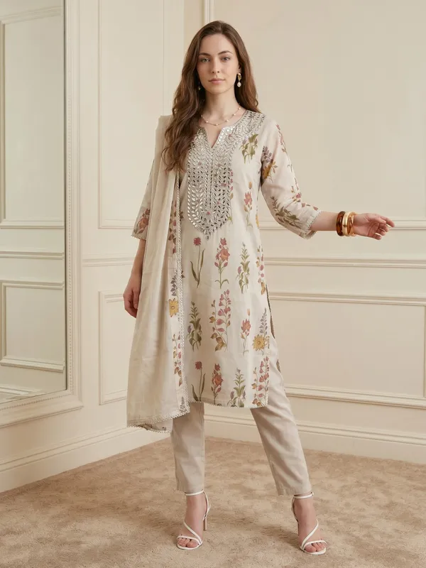 Off_White_Floral_Print_Embroidered_With_Gota_Work_Kurta_Set_For_Women