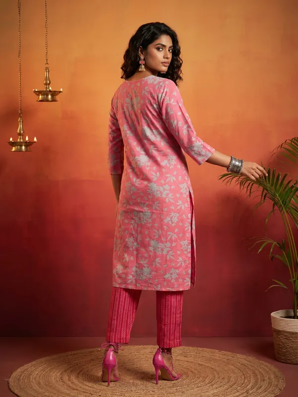 Pink_Floral_Print_Cotton_Kurta_Set_For_Women