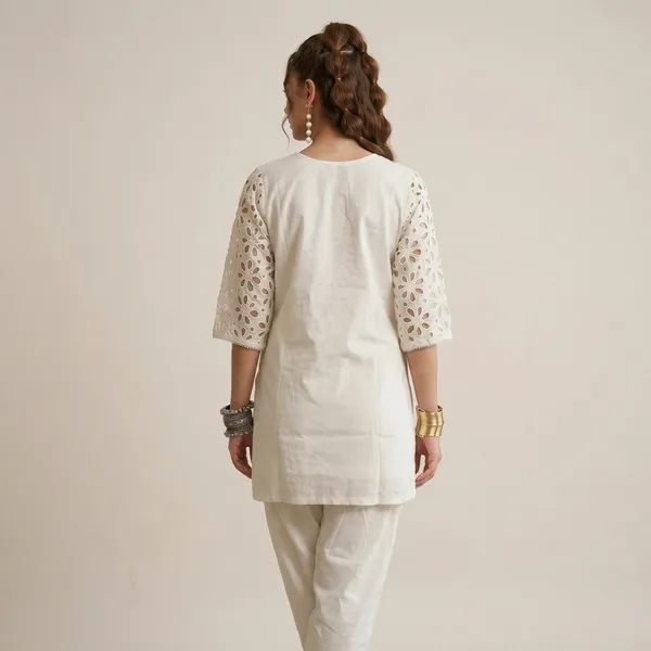 White_Cotton_Embroidered_Kurta_With_Pants_For_Women