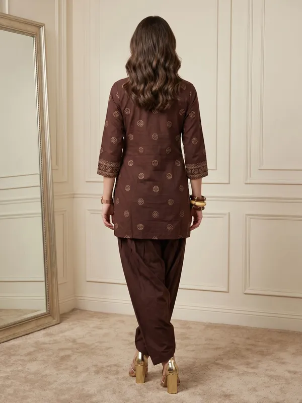 Pellini_Brown_Farshi_Salwar