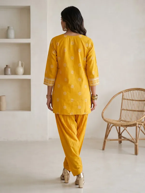Pellini_Yellow_Farshi_Salwar