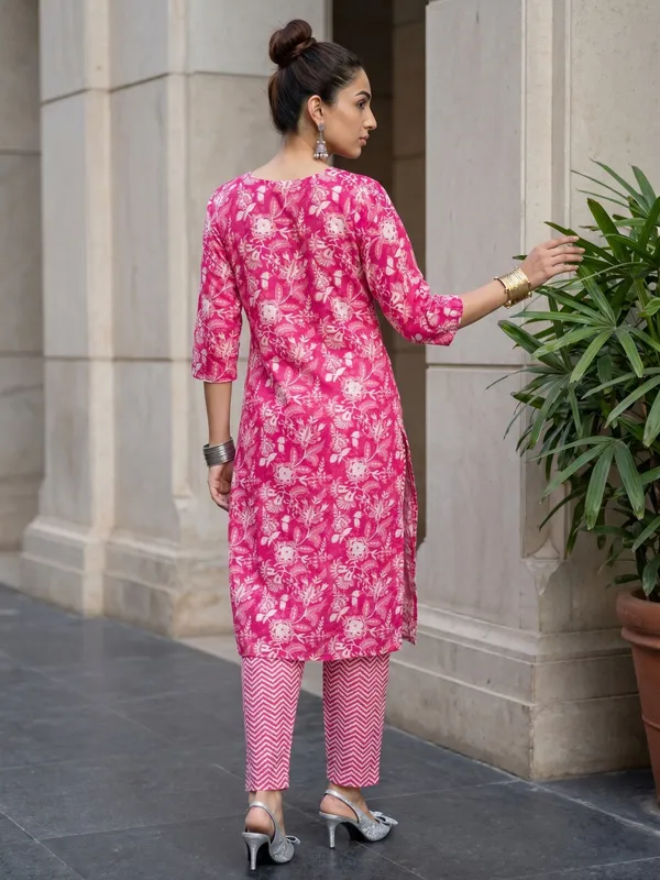 Pink_Floral_Print_Cotton_Kurta_Set_For_Women