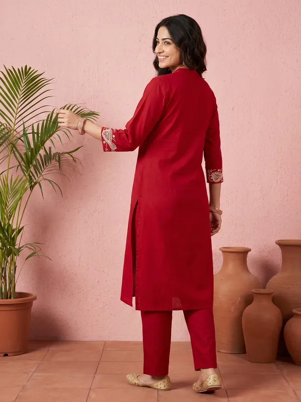 Red_Embroidered_Cotton_Kurta_Set_For_Women