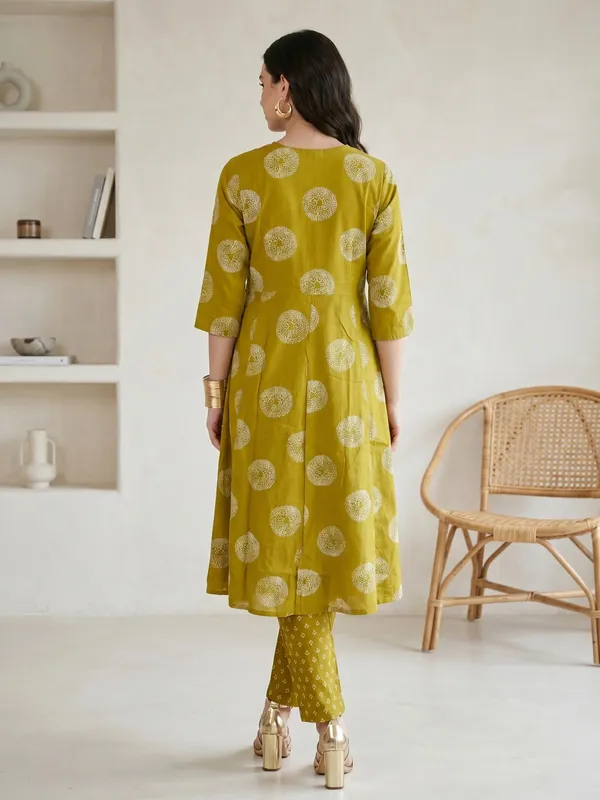 Green_Yellow_Block_Print_Cotton_Kurta_Set_With_Jacket_For_Women