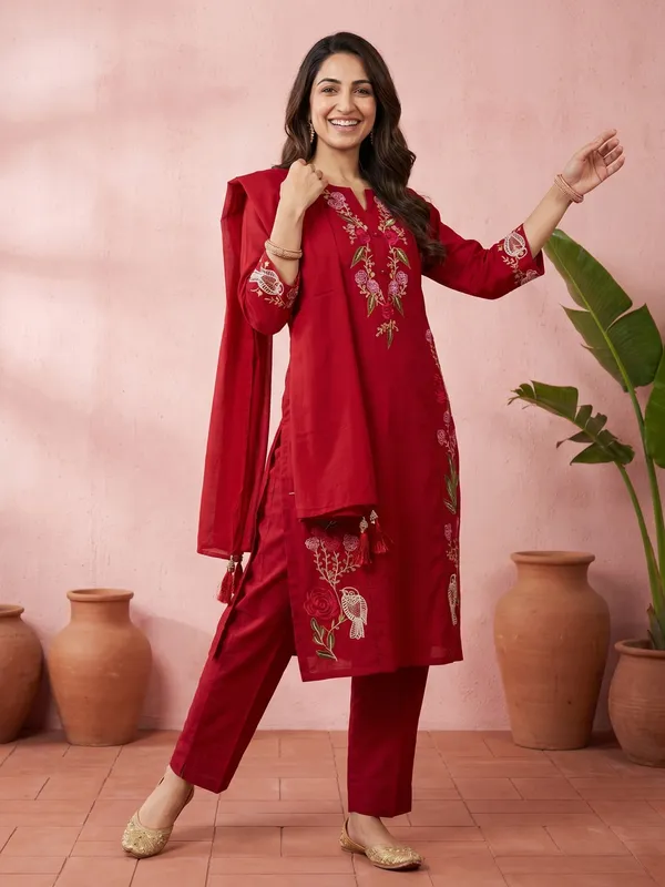 Red_Embroidered_Cotton_Kurta_Set_For_Women