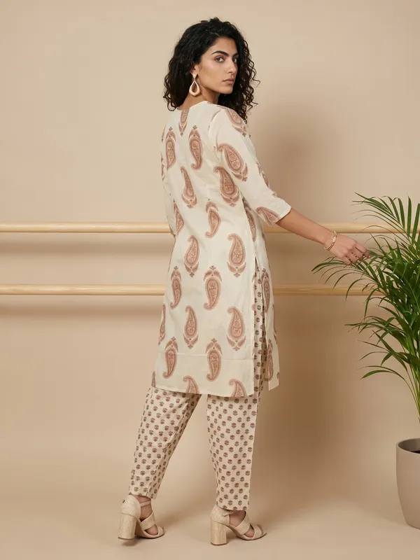 Cream_Paisley_Print_Kurta_Set_With_Dupatta_For_Women