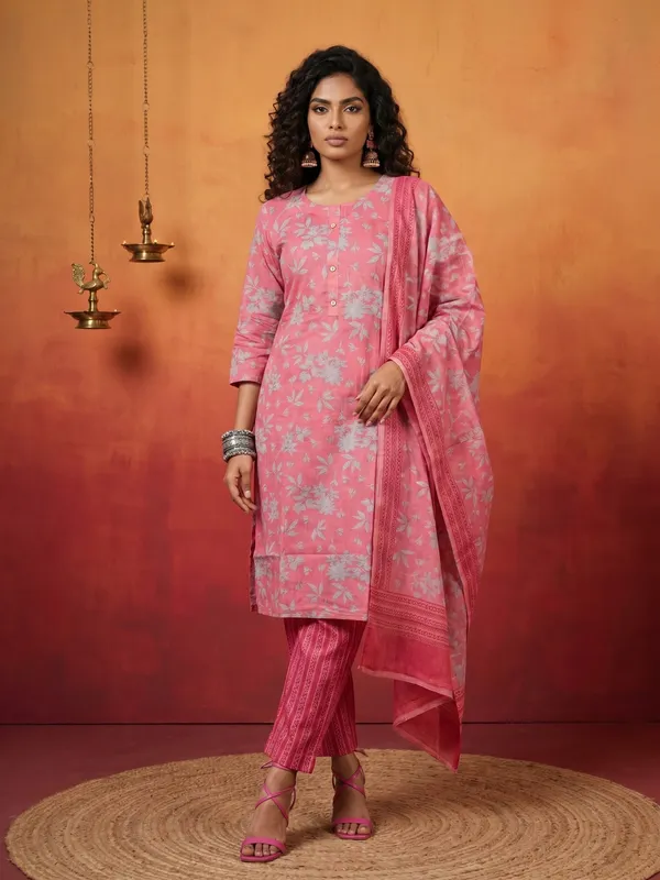 Pink_Floral_Print_Cotton_Kurta_Set_For_Women