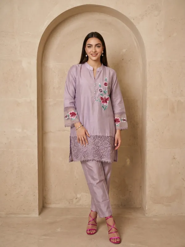 Lavender_Embroidered_Kurta_Pajama_Set_For_Women