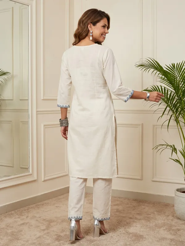 White_Cotton_Embroidered_Kurta_Pant_Set_For_Women