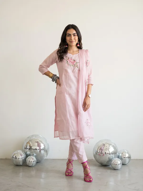 Pink_Cotton_Embroidered_Kurta_Set_For_Women