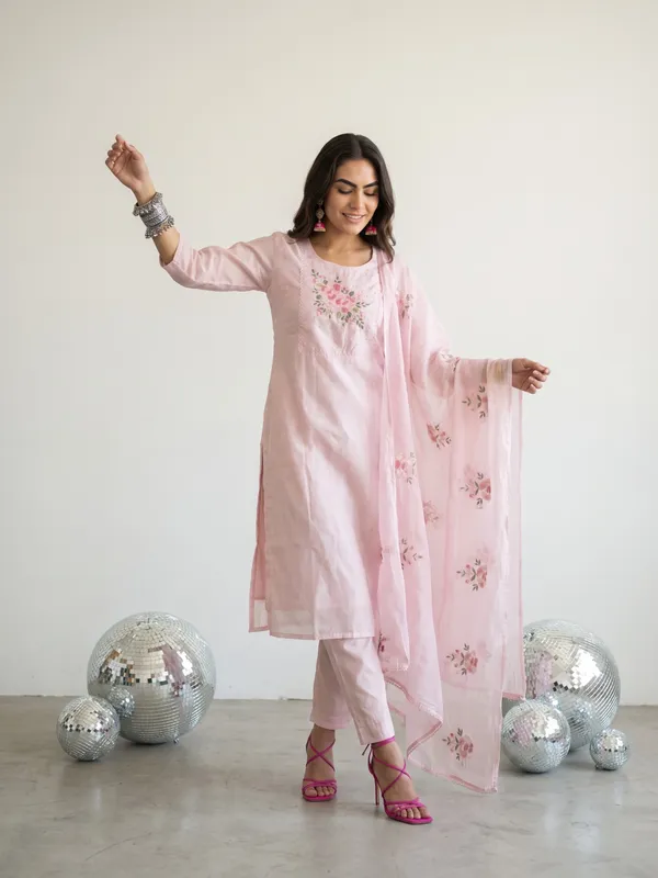 Pink_Cotton_Embroidered_Kurta_Set_For_Women