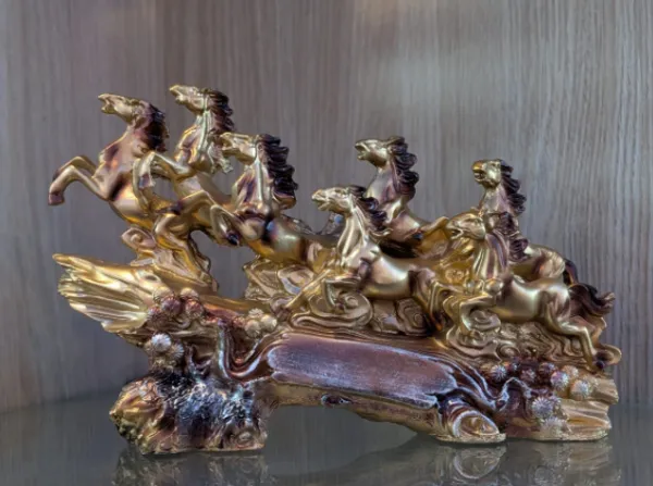 Seven_Running_Horses_Decorative_Showpiece
