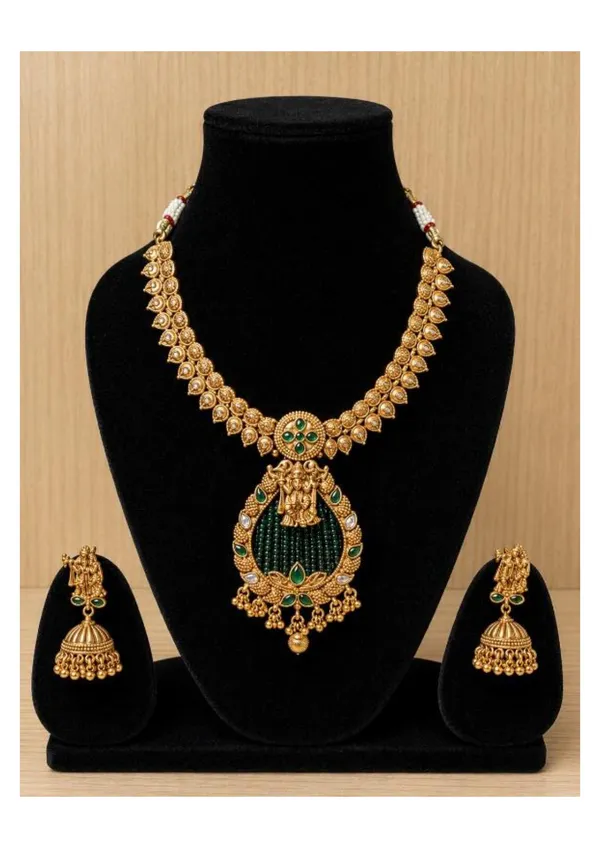 Golden_Emerald_Temple_Jewellery_Necklace_Set_With_Jhumka_Earrings