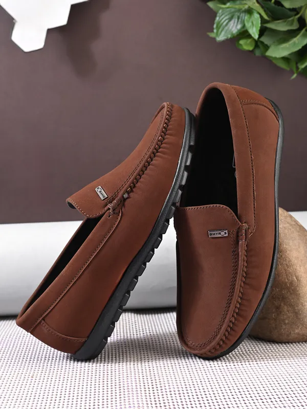 Brown_Leather_Casual_Slip-On_Loafers_For_Men