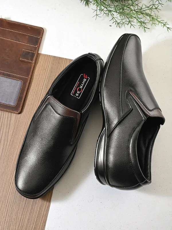 Black_Leather_Formal_Slip-On_Shoes_For_Men