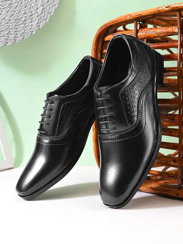 Black_Leather_Formal_Lace-Up_Oxford_Shoes_For_Men
