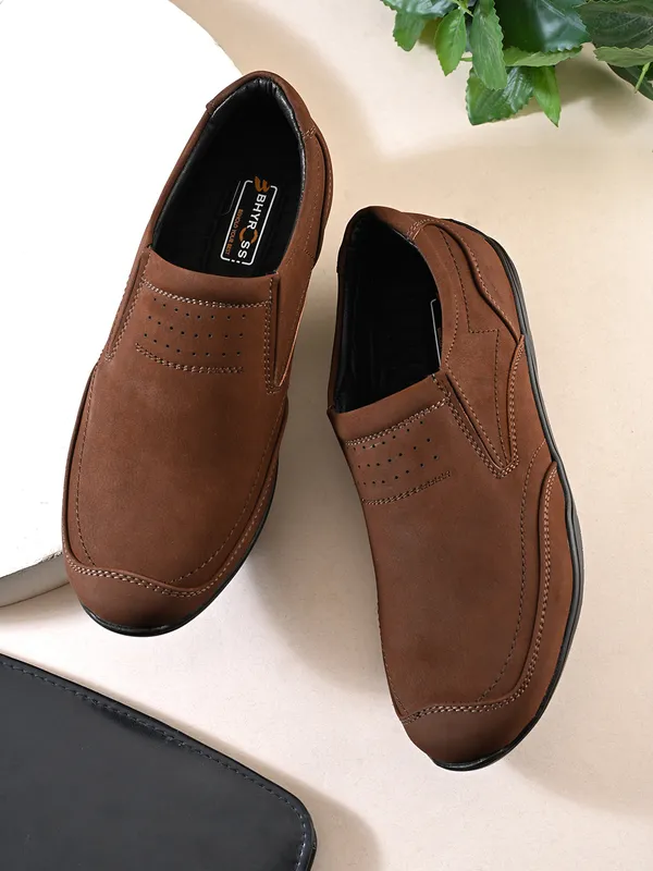 Brown_Leather_Slip-On_Casual_Shoes_For_Men
