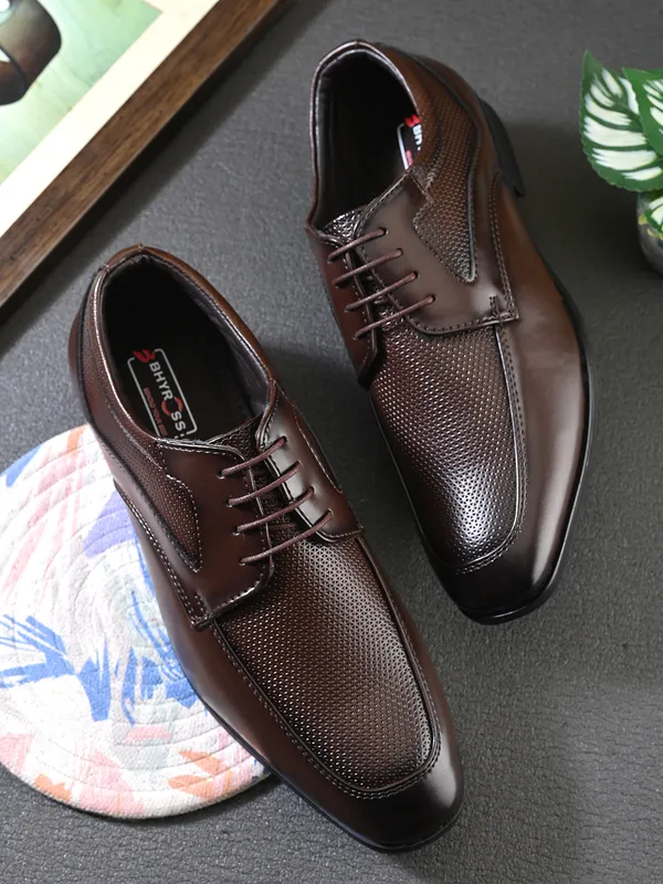 Brown_Textured_Leather_Formal_Lace-Up_Derby_Shoes_For_Men