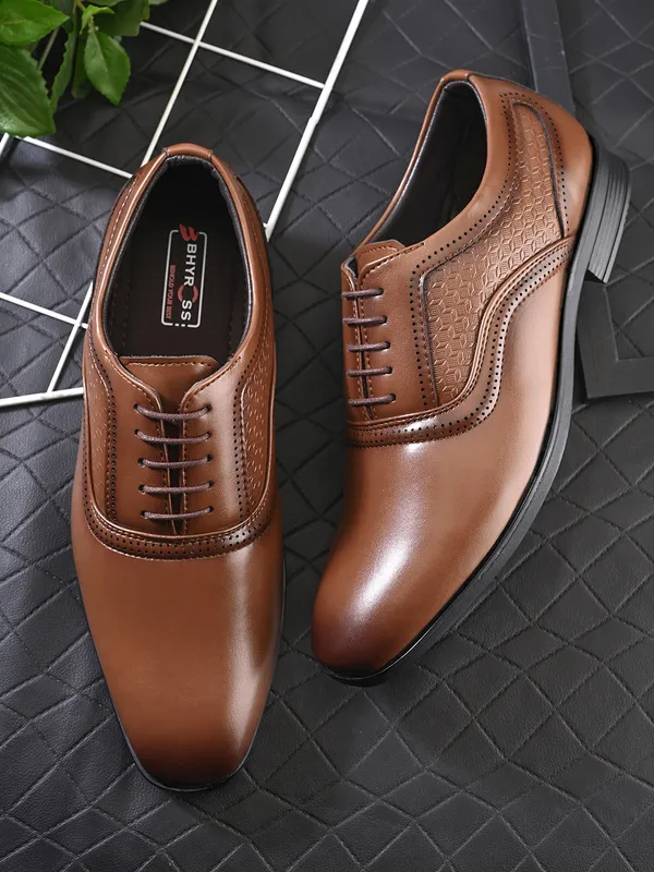 Tan_Leather_Lace-Up_Formal_Derby_Shoes_For_Men