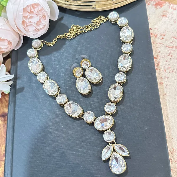Kundan_And_Alloy_Jewellery_Set_For_Women