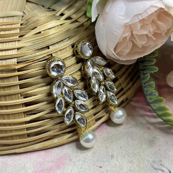 Kundan_And_Alloy_Earring_For_Women