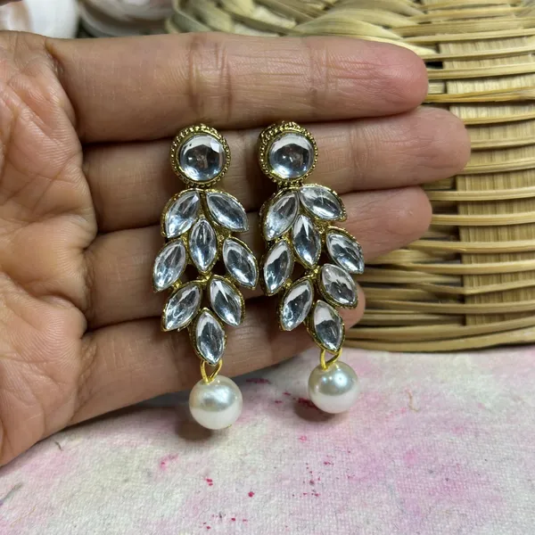 Kundan_And_Alloy_Earring_For_Women
