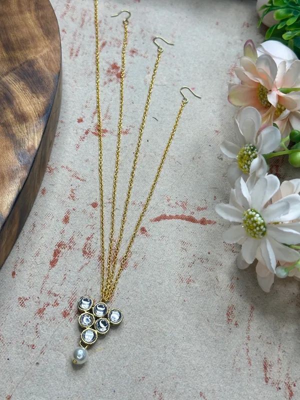 Gold_Alloy_Maang_Tikka_For_Women