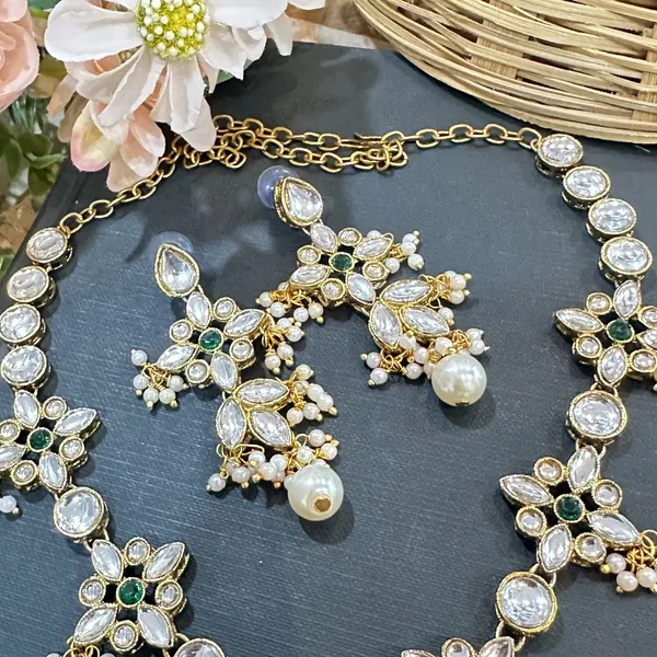 Elite_Green_Color_Jewellery_Set_For_Women_|_Necklace_And_Earings