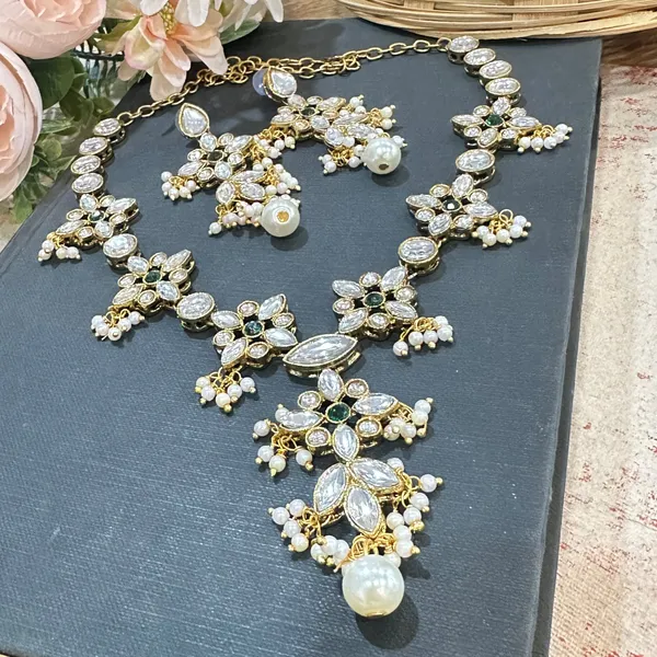 Elite_Green_Color_Jewellery_Set_For_Women_|_Necklace_And_Earings