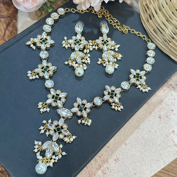 Elite_Green_Color_Jewellery_Set_For_Women_|_Necklace_And_Earings