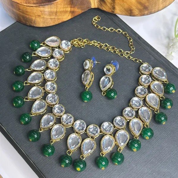 Green_Alloy_Jewellery_Set_For_Women