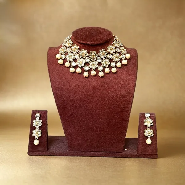 Traditional_Gold_Plated_Kundan_Chokar_Necklace_Set_For_Women