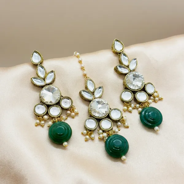 Traditional_Kundan_Earring_With_Mamgtikka_For_Women
