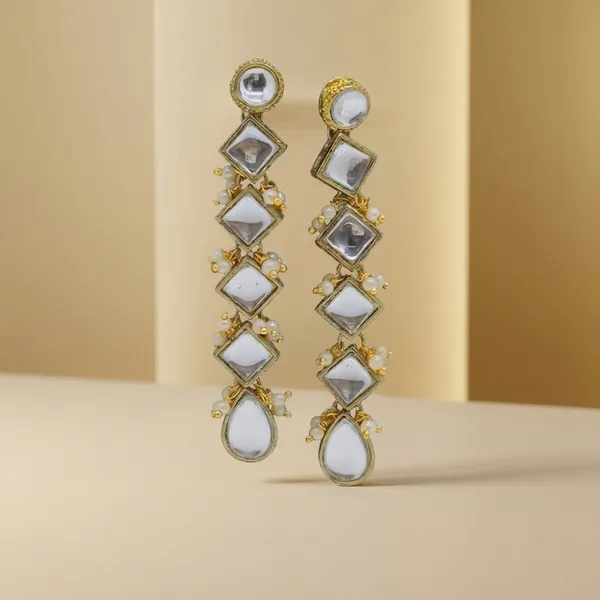 Dhivara_Stylish_Kundan_And_Alloy_Women���S_Earring