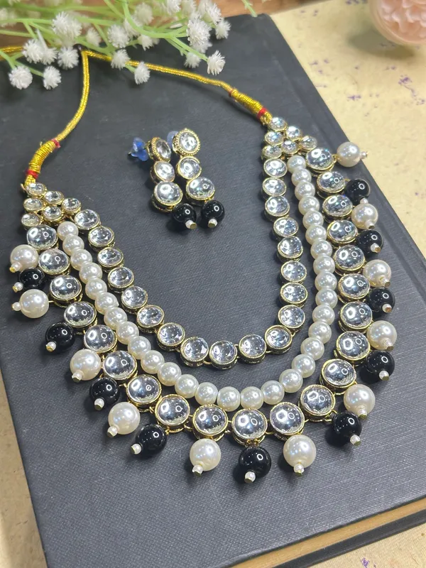 Three_Layer_Black_And_White_Alloy_Jewellery_Set_For_Women