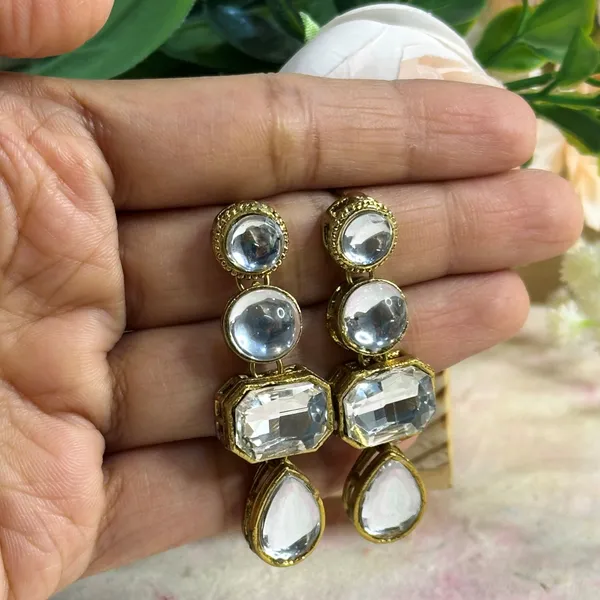 Whitealloy_Stud_Earring_For_Women