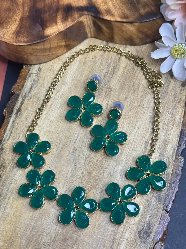 Green_Alloy_Jewellery_Set_For_Women