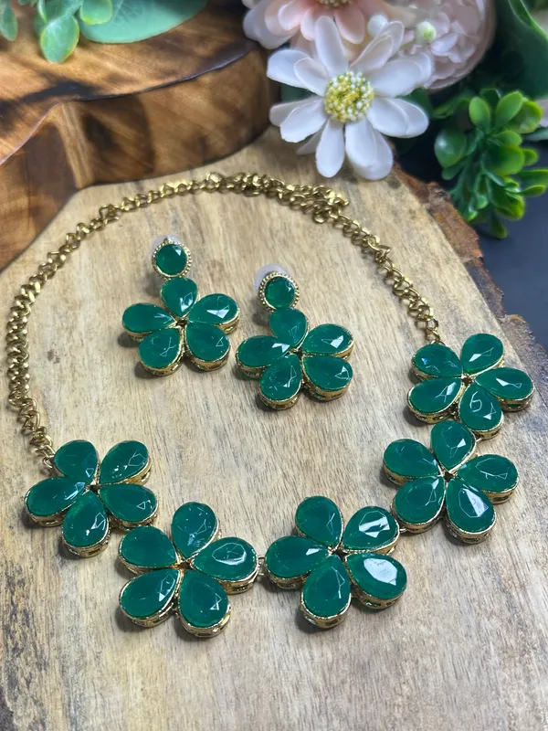 Green_Alloy_Jewellery_Set_For_Women