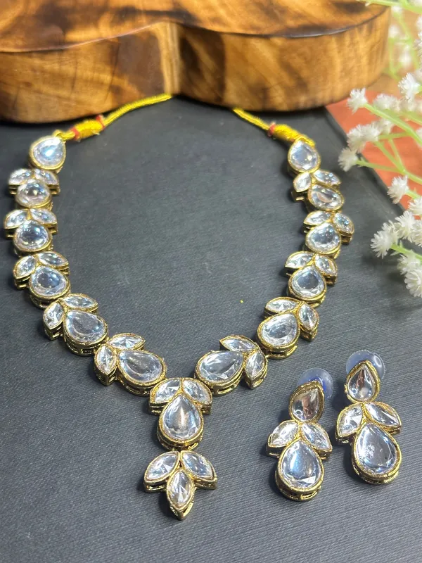 Gold_White_Metal_Copper_Jewellery_Set_For_Women_|_Necklace_And_Earings