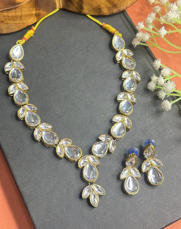 Gold_White_Metal_Copper_Jewellery_Set_For_Women_|_Necklace_And_Earings