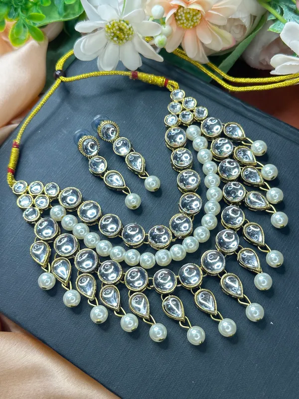 White_Pearl_Kundan_Chokar_Necklace_Set_|_Necklace_And_Earings